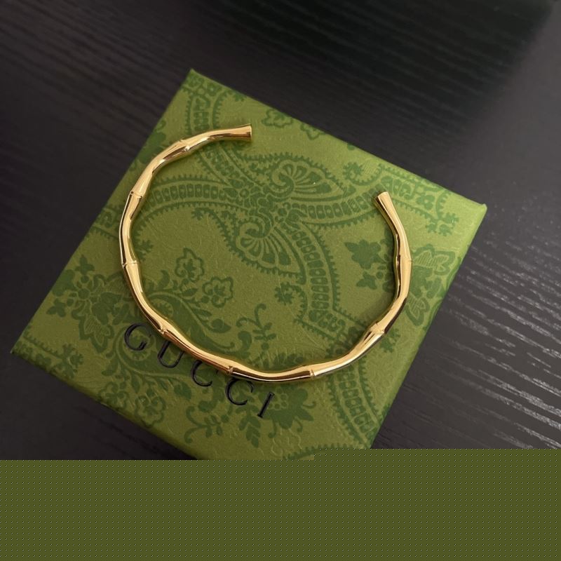 G*u*i bracelets